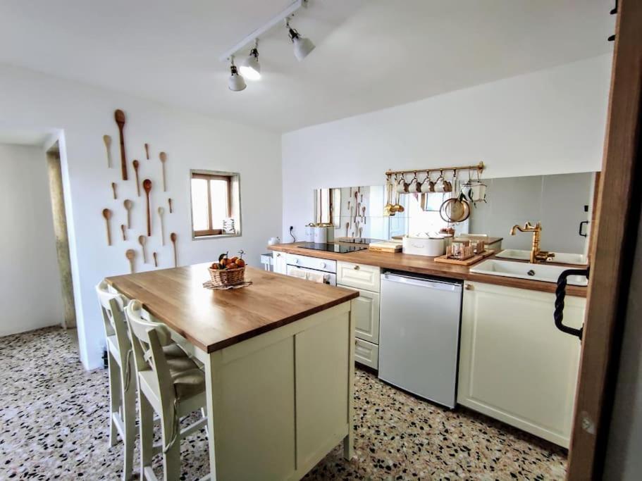Cinque Terrazze: Freshly Renovated 2-Bedroom House Ceglie Messapica Extérieur photo